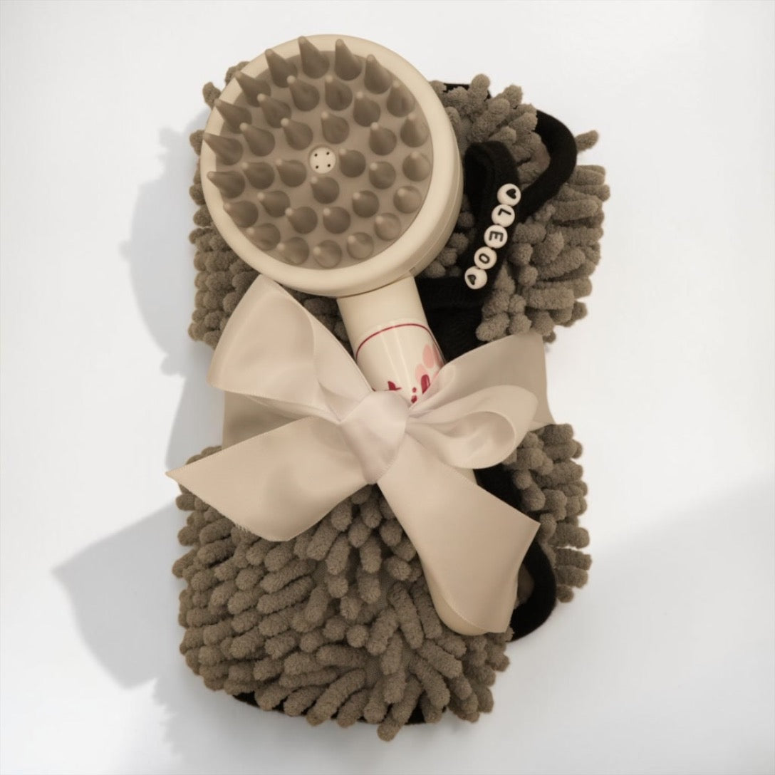 Pet Bath & Grooming Set – Massage Brush & Drying Towel